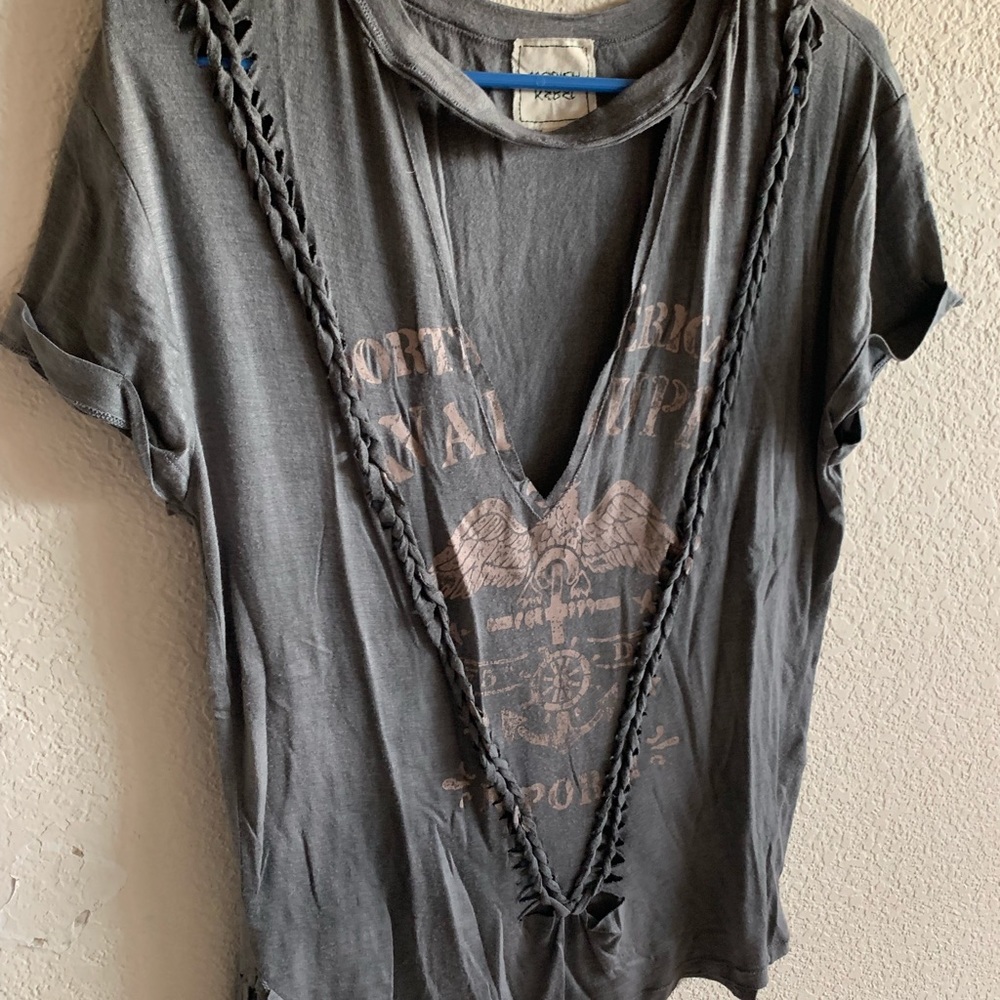 Buckle top